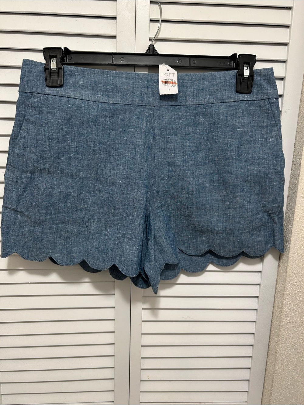 LOFT Chambray Scallop Hem Shorts in Light Blue NWT Size 6